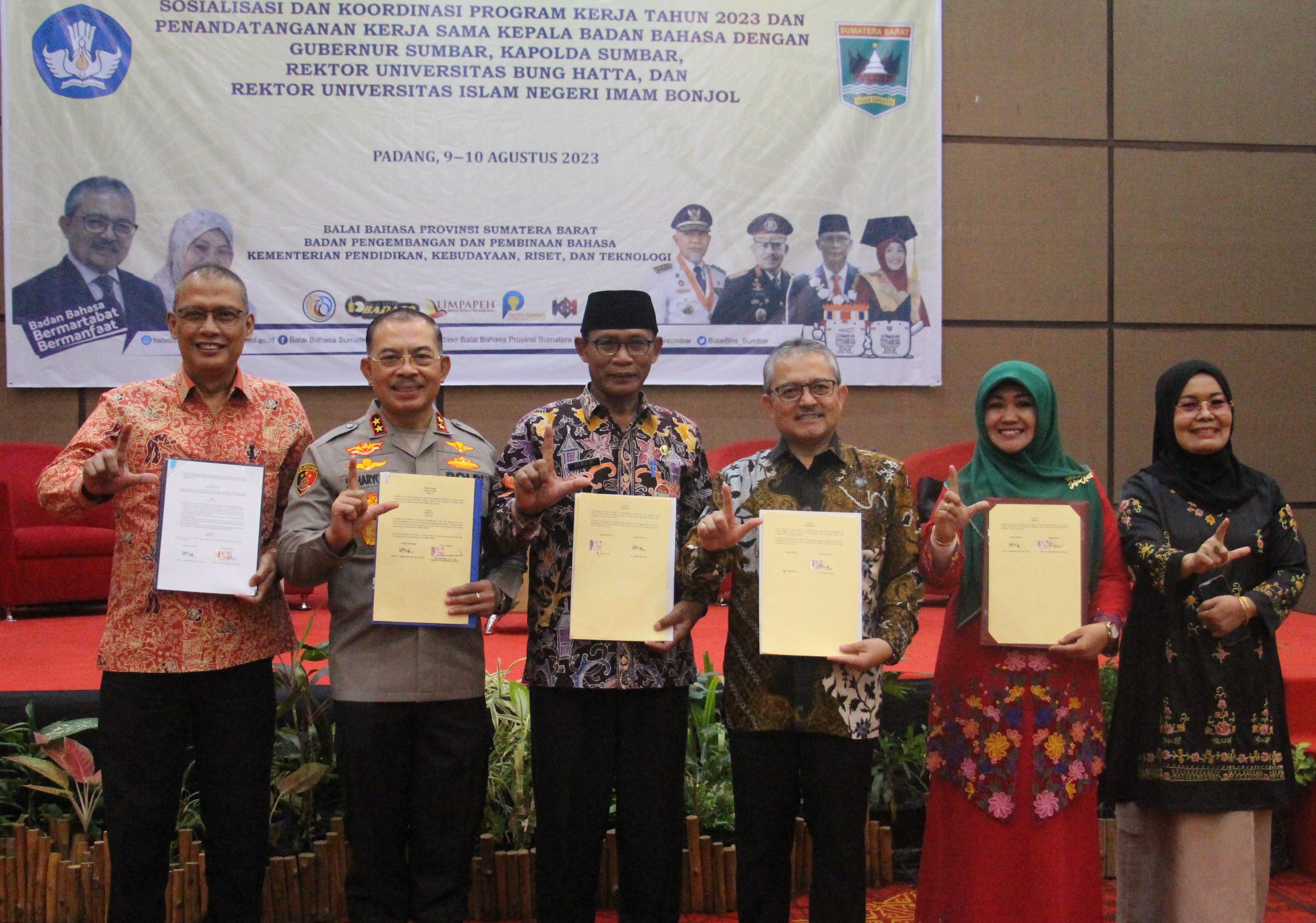 Gubernur, Polda Sumatera Barat, Universitas Bung Hatta dan UIN-Imam Bonjol Tandatangani Naskah MoU dengan Badan dan Pengembangan Bahasa