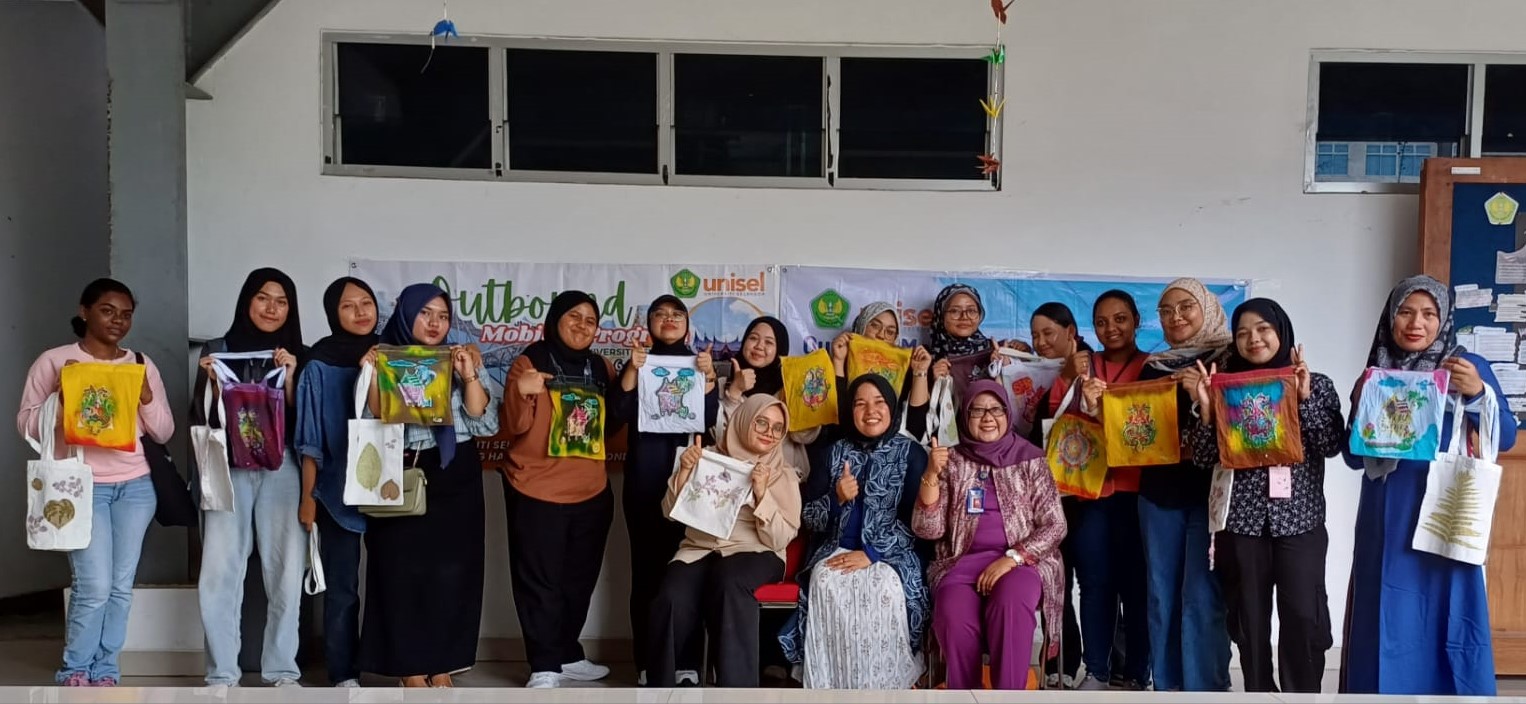 Program Student Mobility Universitas Selangor Malaysia Pelajari Pembuatan Batik Tulis Motif Minang