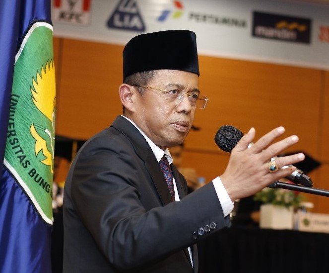Prof.Ganefri, Ketua Badan Pembina Yayasan Pendidikan Bung Hatta, Khatib Idul Adha di Masjid Raya Talago Kab.50 Kota.