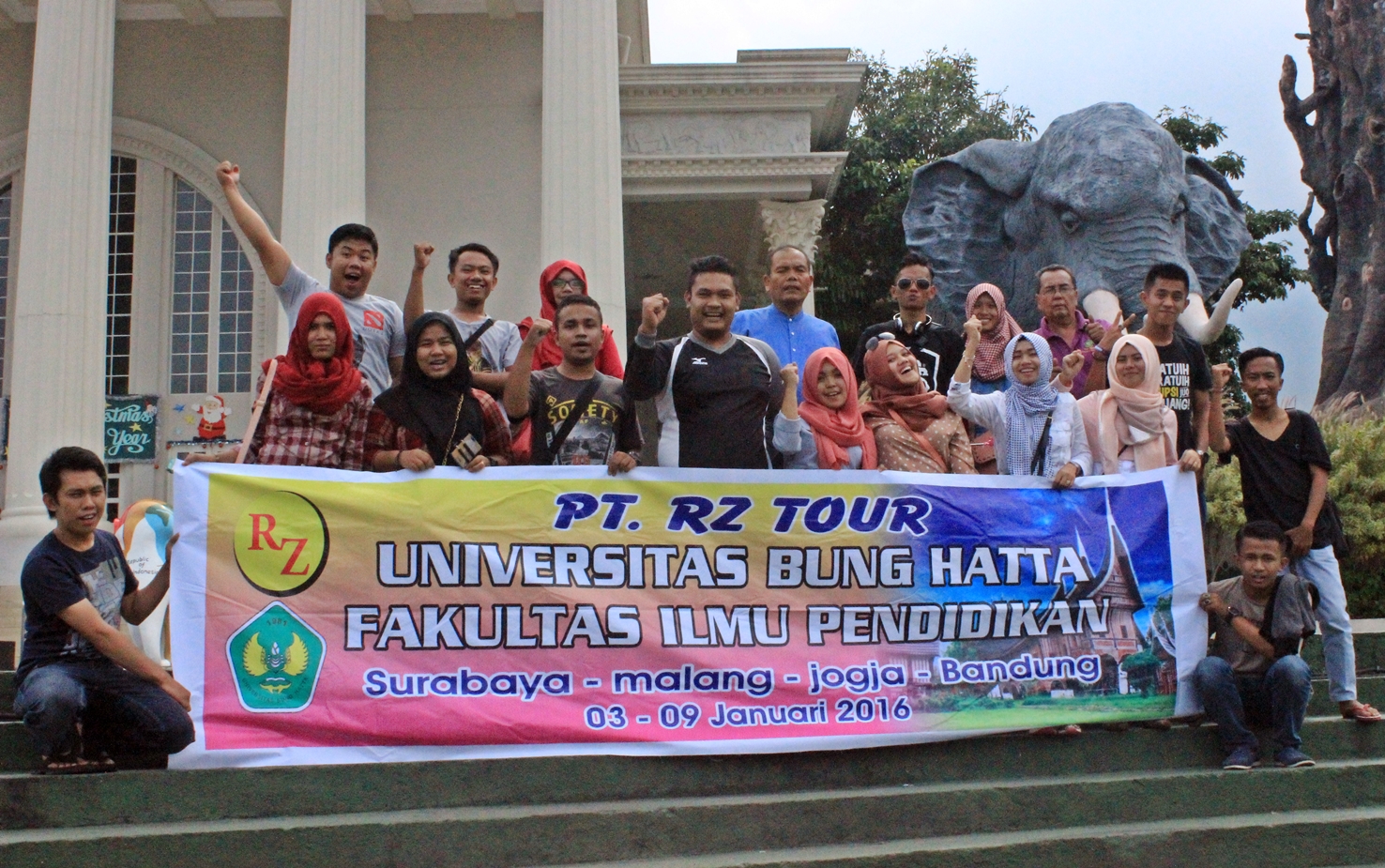 Mahasiswa PPKN Universitas Bung Hatta Ikuti Studi Kompertaif ke Jawa
