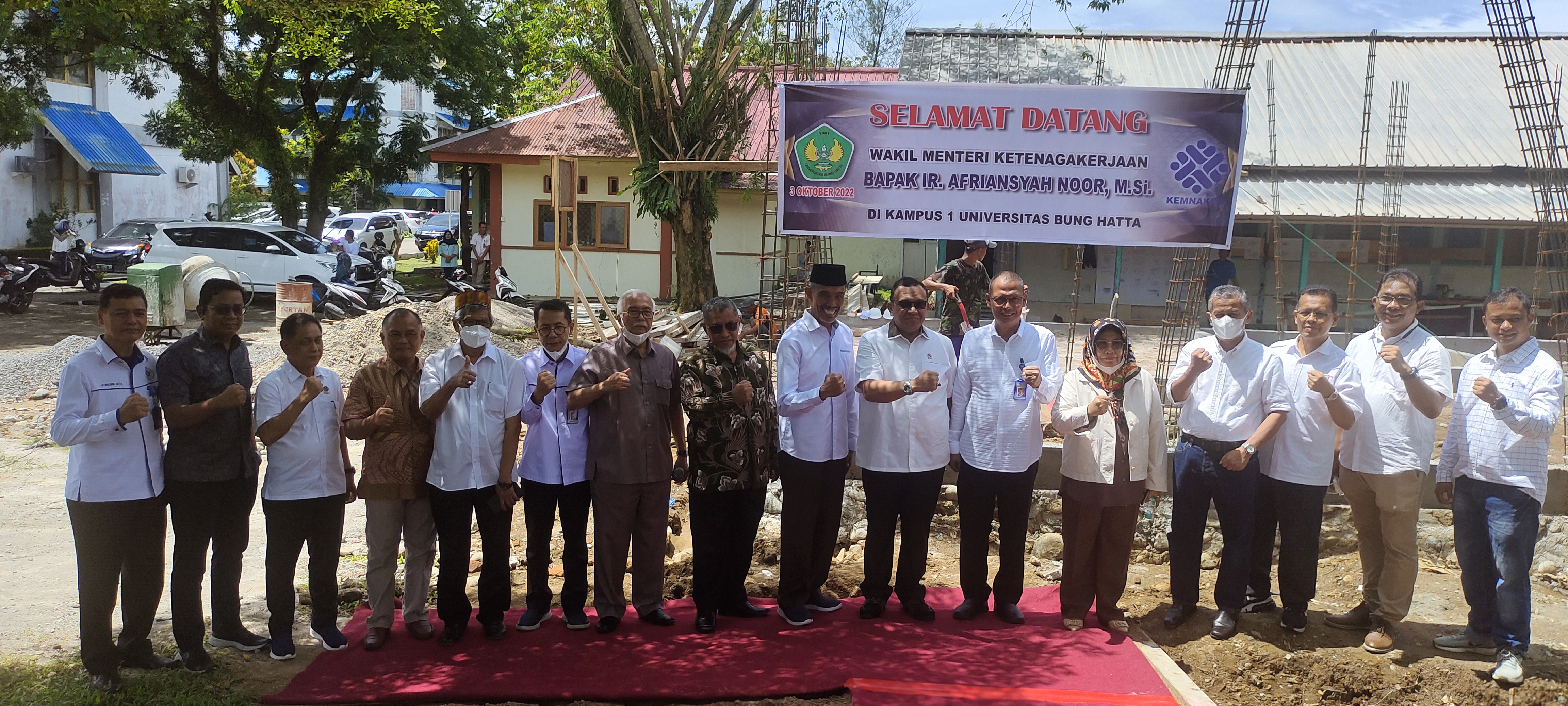 Wamenaker Tinjau Perkembangan Pembangunan BLK Komunitas di Universitas Bung Hatta
