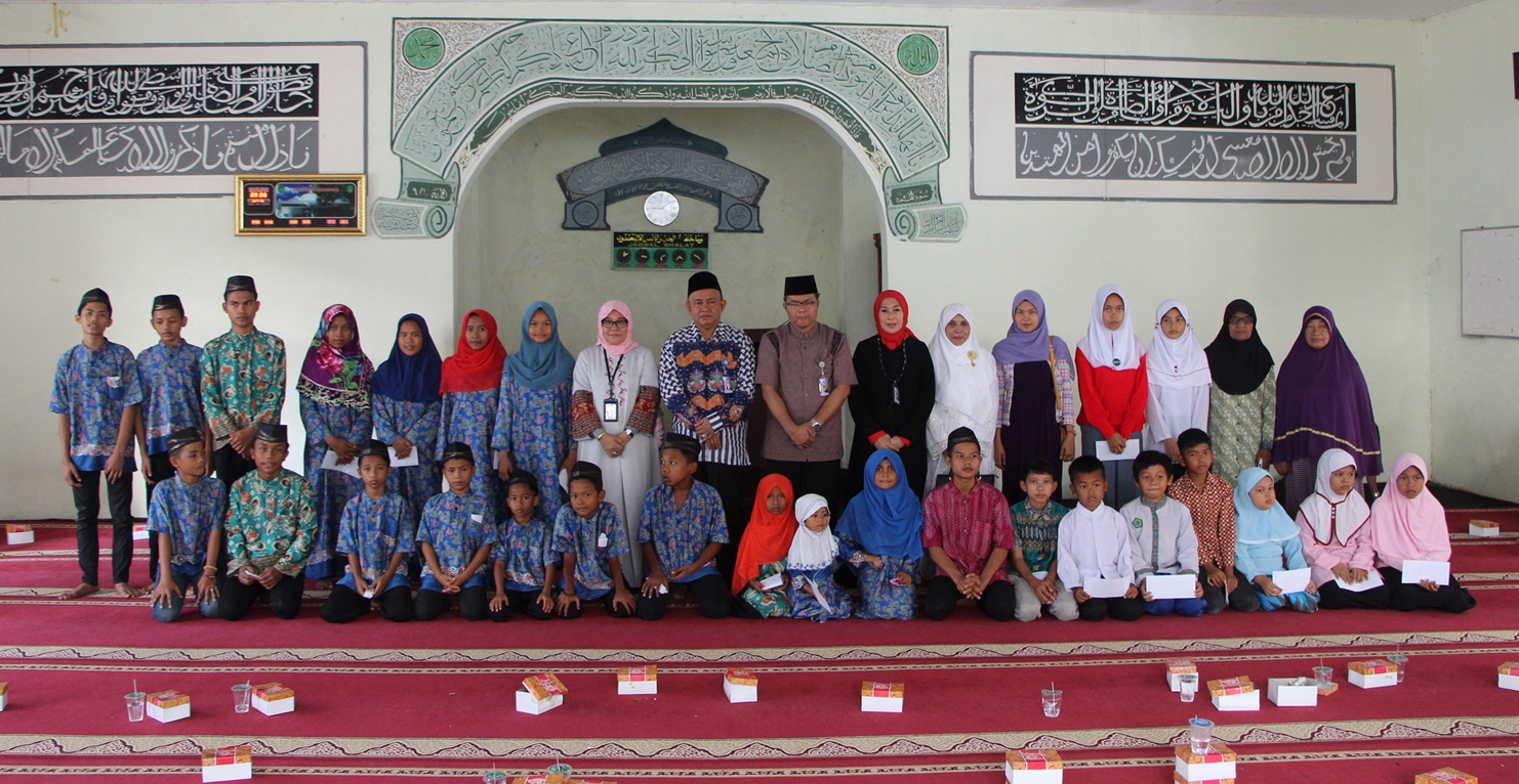 Universitas Bung Hatta Adakan Ceramah Agama dan Berikan Santunan 50 Anak Panti Asuhan
