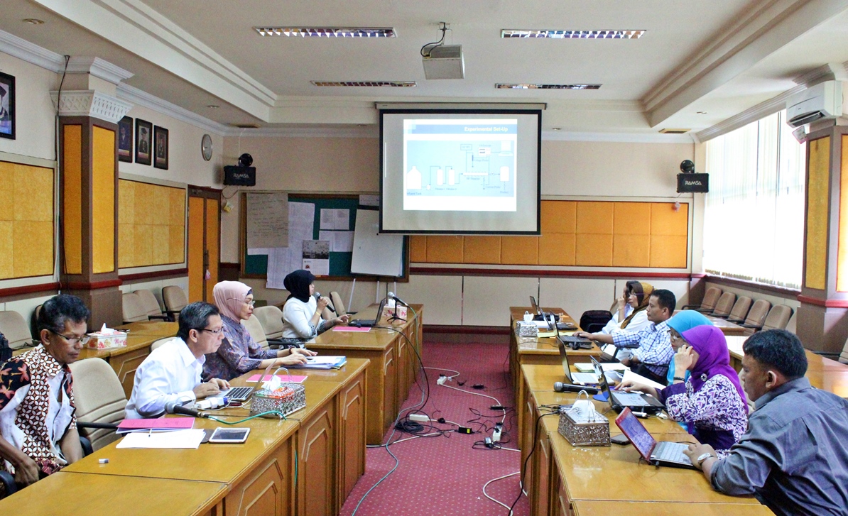 Desk Evaluasi dan Pemaparan Penelitian Desentralisasi Dosen Universitas Bung Hatta