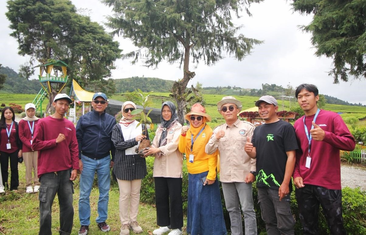 Kemah Ekonomi Berbakti: Wadah Pengembangan Soft Skill dan Kepedulian Sosial Mahasiswa FEB
