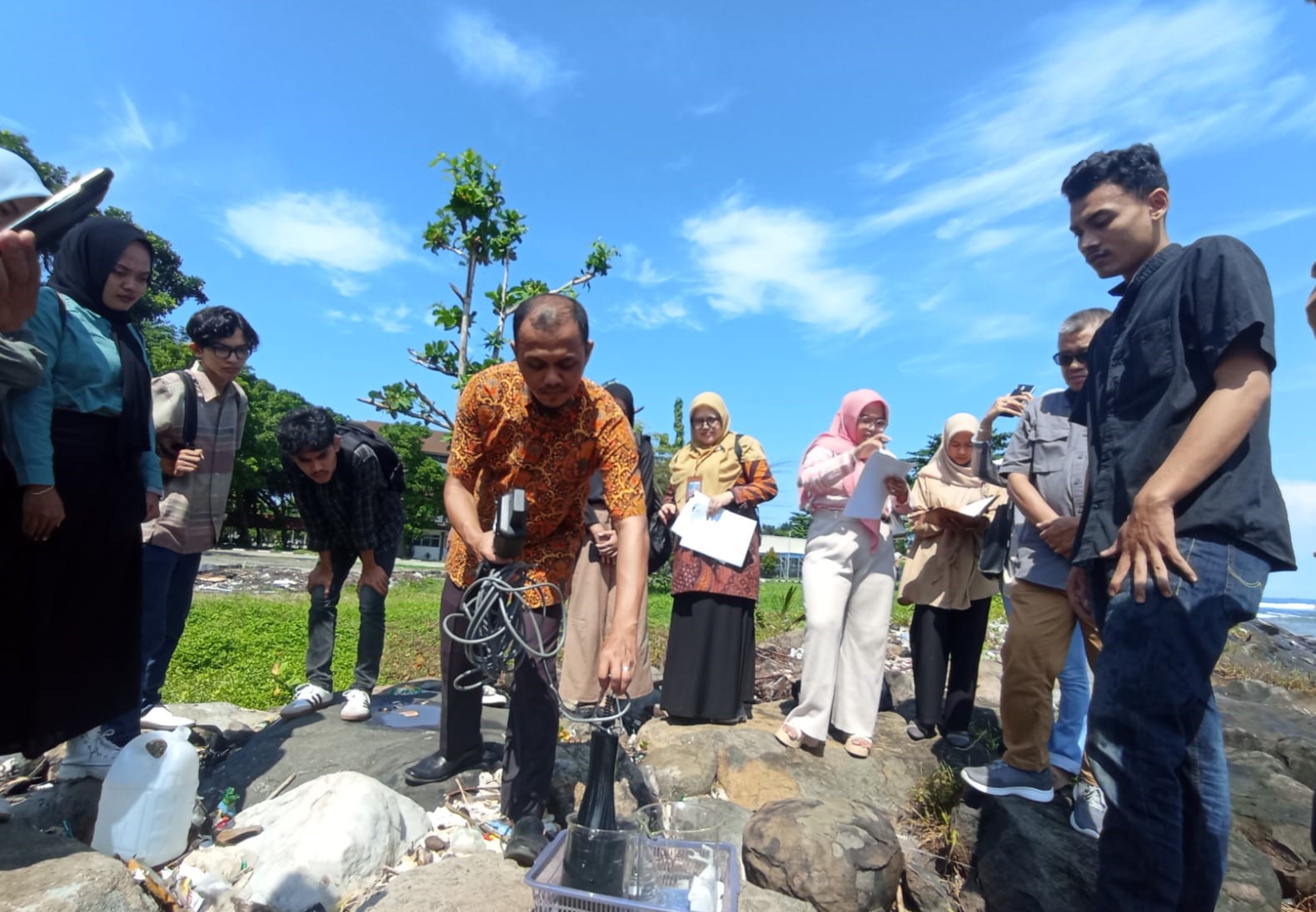 Puluhan Mahasiswa FPIK Universitas Bung Hatta Ikuti Pratikum Mobile Laboratorium LLDIKTI X