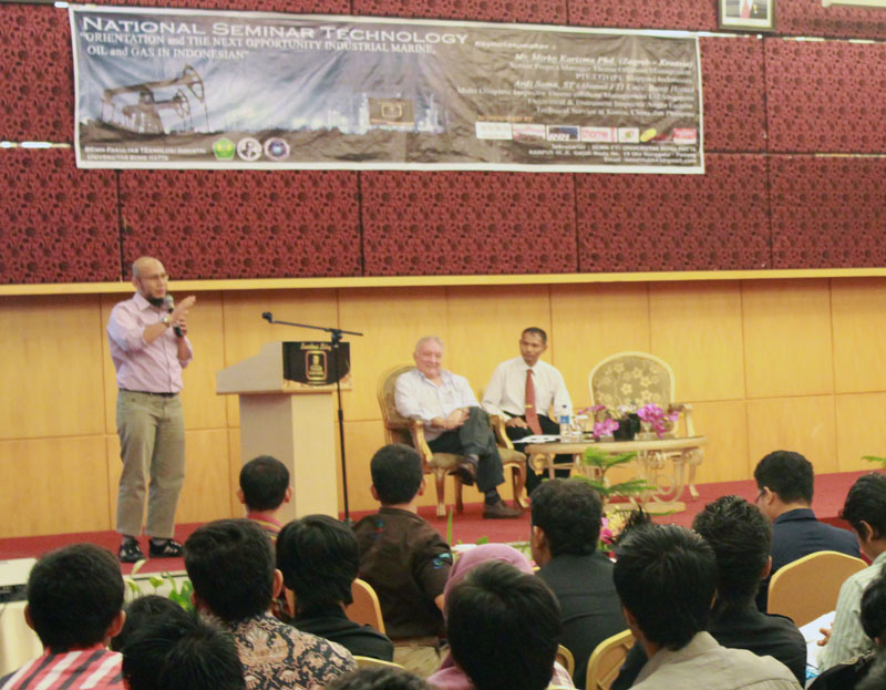 Seminar Mahasiswa FTI UBH: Peluang Karir di Bidang Oil dan Gas Sangat Tinggi.