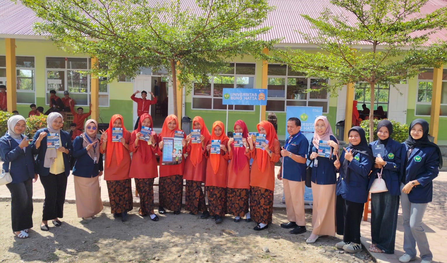 Mahasiswa Lintas Program Studi Universitas Bung Hatta Turut Meriahkan Expo Kampus : Dari  SMAN 7 Padang  Menuju Kampus Impian