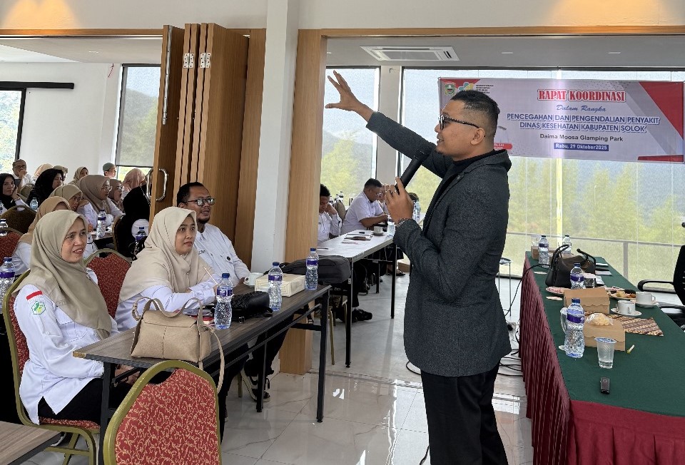 Dosen TRKJ Universitas Bung Hatta Ajak Tenaga Kesehatan Solok Bangun Komunikasi Menyembuhkan di Era Digitalisasi